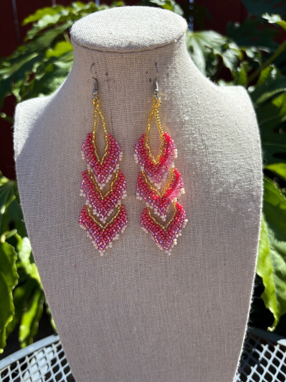 💕New Listing 💕 Beautiful Chakira bead three-leaf earrings